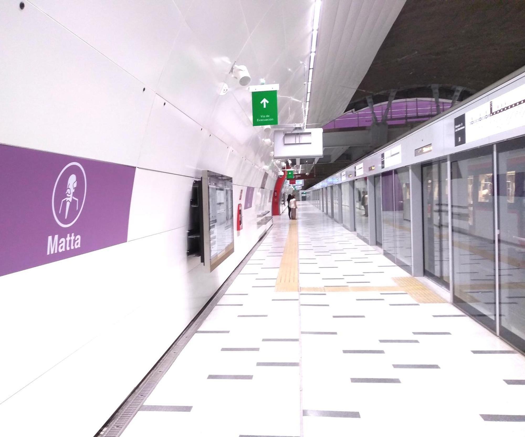 A Metro Matta Fantasilandia, Empresas, Familias 8 Apartamento