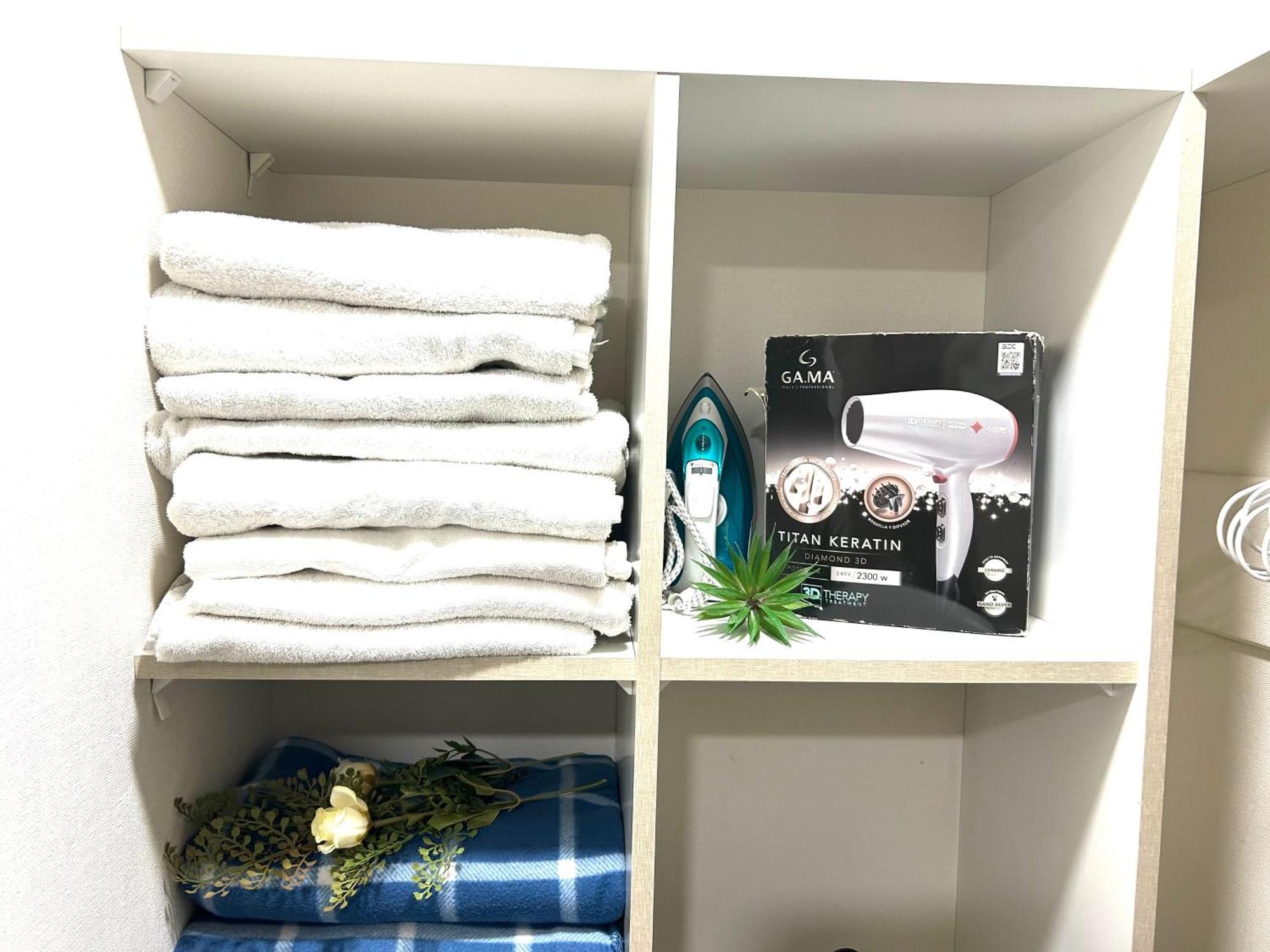A Metro Matta Fantasilandia, Empresas, Familias 8 Apartamento