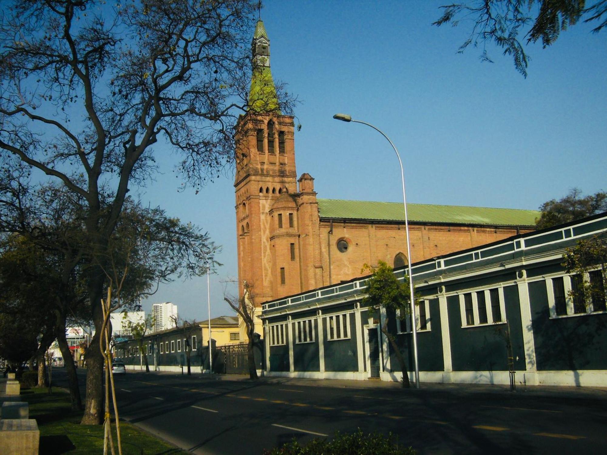 A Metro Matta Fantasilandia, Empresas, Familias 8 Apartamento *